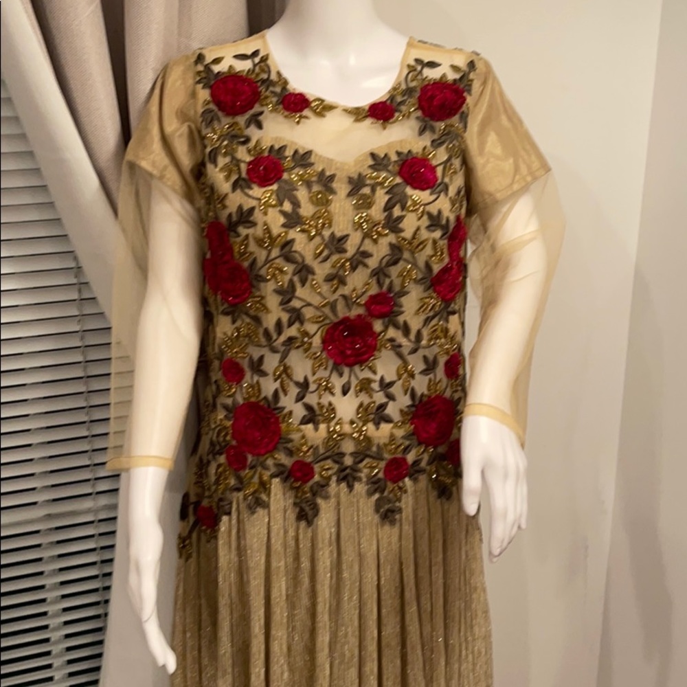 VINTAGE DRESS BEAUTIFUL EMBROIDERED RED ROSES  L